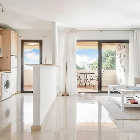 Next To Hard Rock Апартаменти *